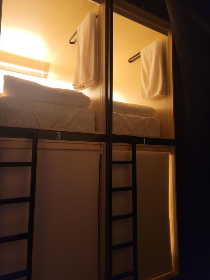 Westay Capsule Hostel Dubái Exterior foto